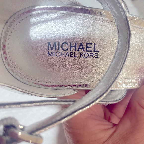 👠 Michael Kors New Kimberly Metallic Snake Embossed leather Sandal 8.5 - Picture 6 of 7